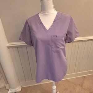 Figs,  Catarina One-Pocket Women's Lavender Scrub Top, V-Neck.